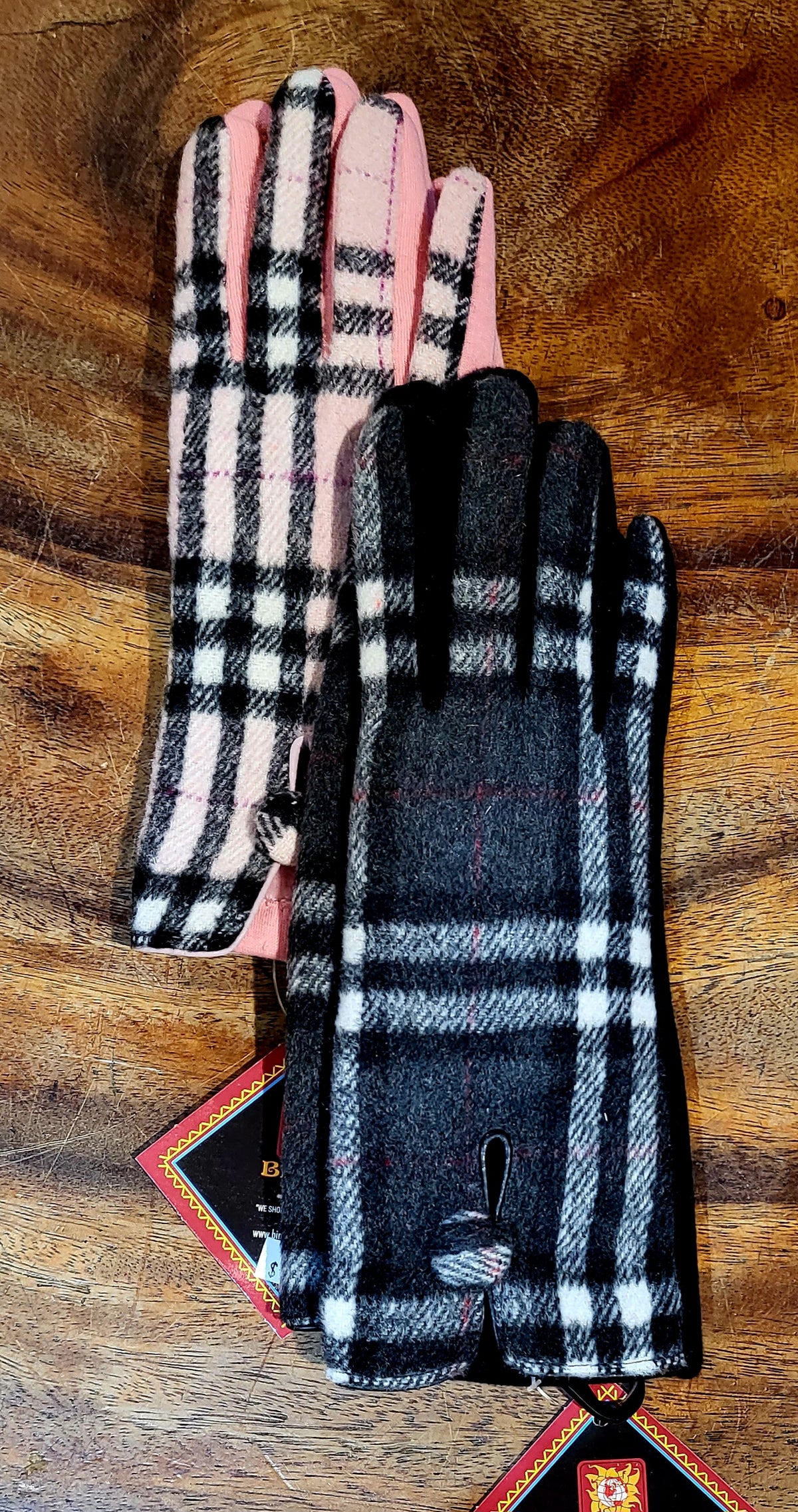 Single Buttoned Plaid Touch Screen Gloves