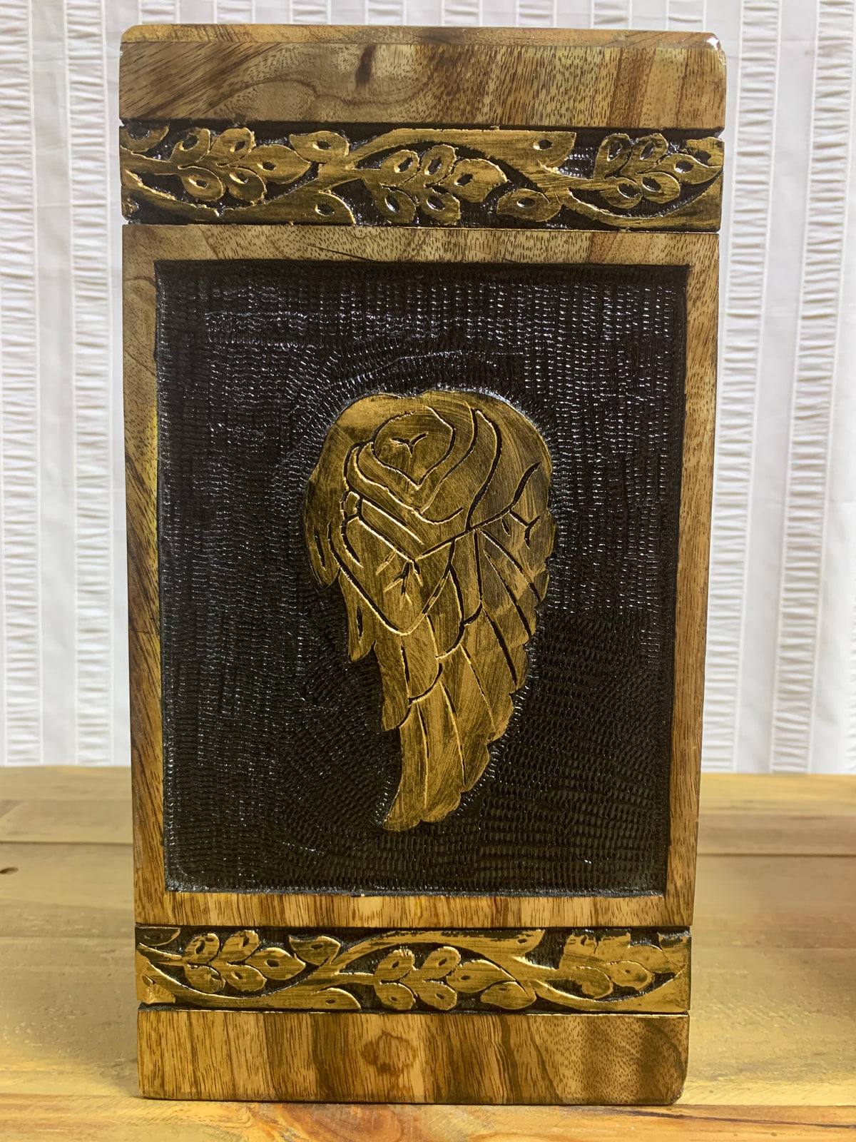 Cremation Box Mangowood/Wing of an Angel
