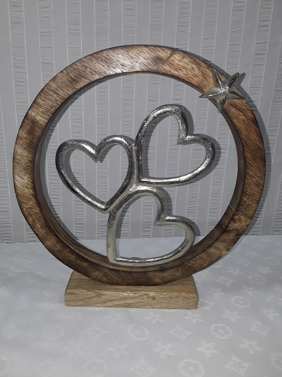 Metal Hearts With Wooden Circle Frame