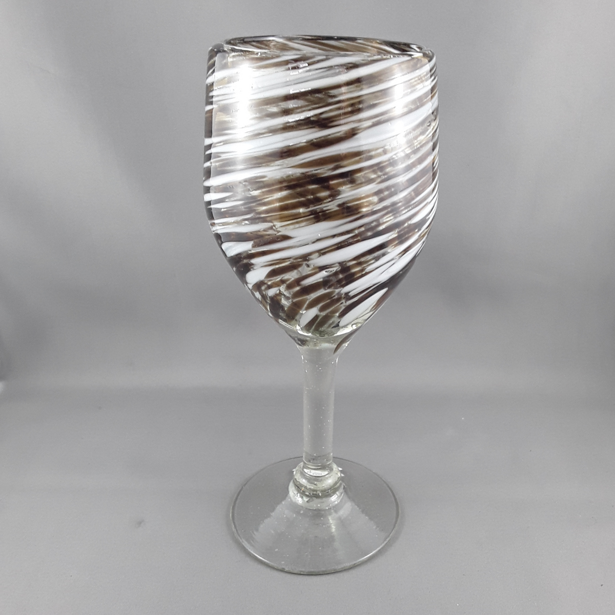 Wine glass | Brown &amp; white - Birdie’s Nest Inc 
