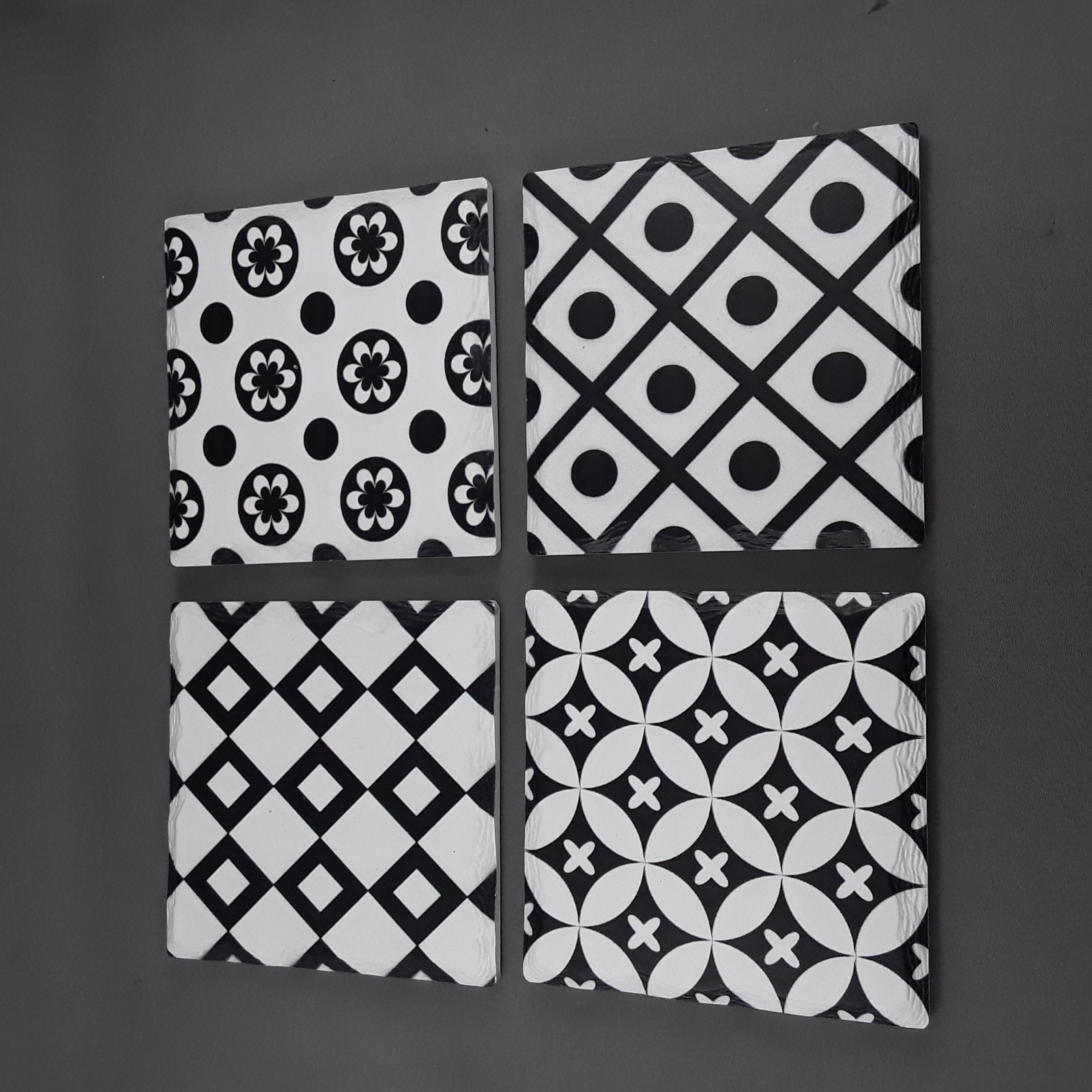 Set of 4 coasters | Black & white - Birdie’s Nest Inc 